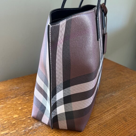 ***SALE*** BURBERRY Check E-Canvas Tote Bag - EXCELLENT USED CONDITION - Picture 3 of 12